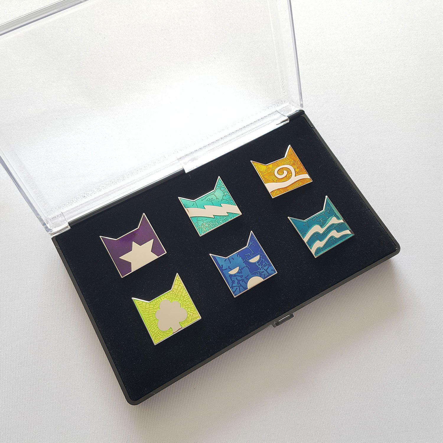Clan Collector's Pin Badge Set